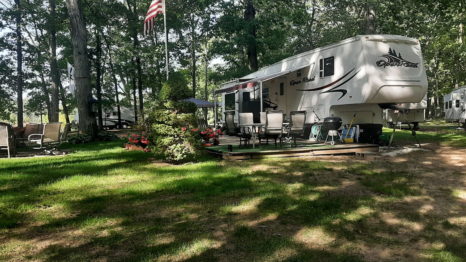 Twin Pine Campground and Canoe