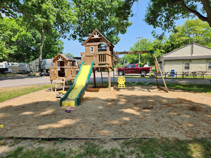 Shade Acres Campground and Cottages